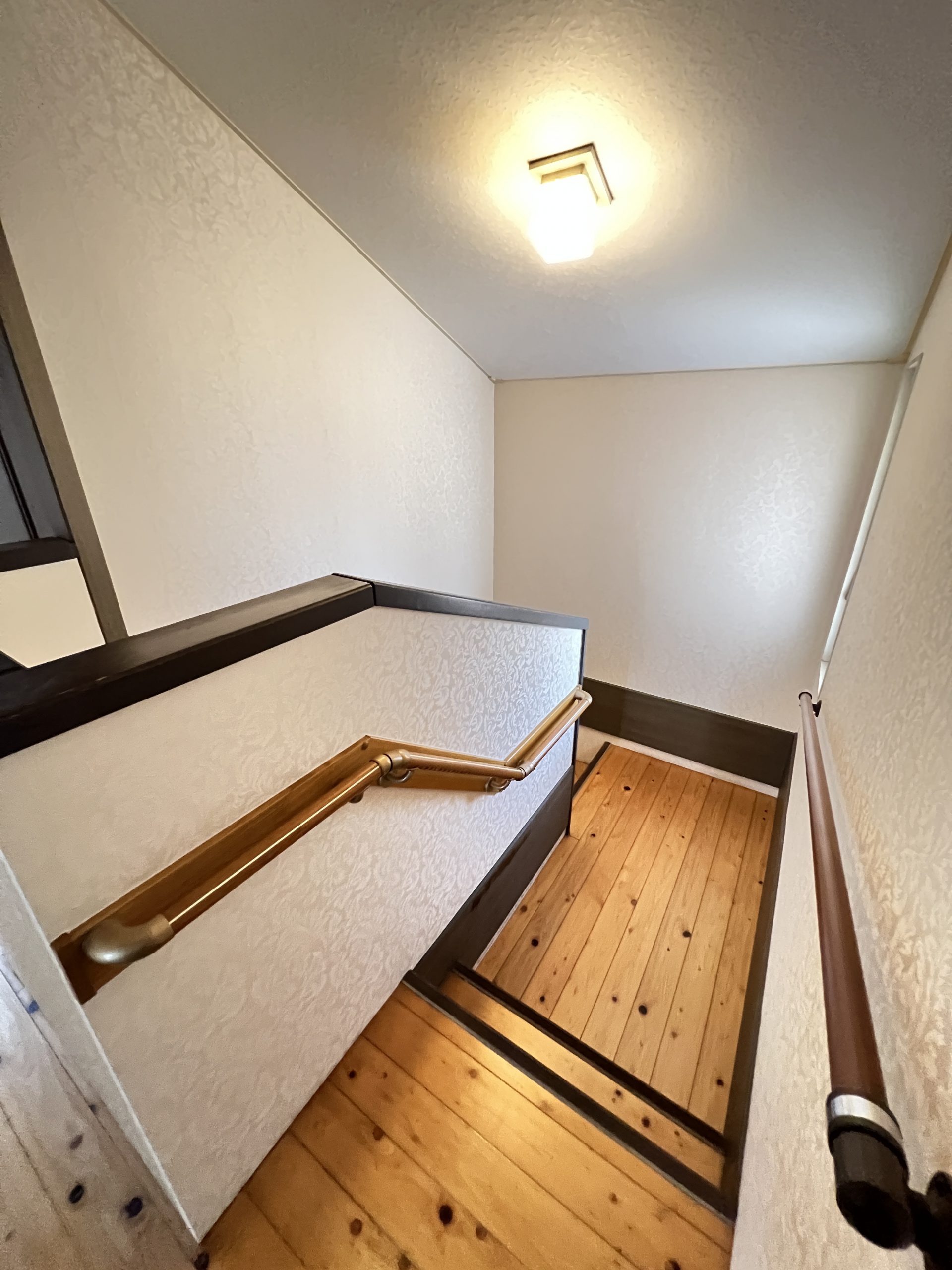 熊本市近郊東区 長嶺東５丁目 2階建 ６ＳＬＤＫ