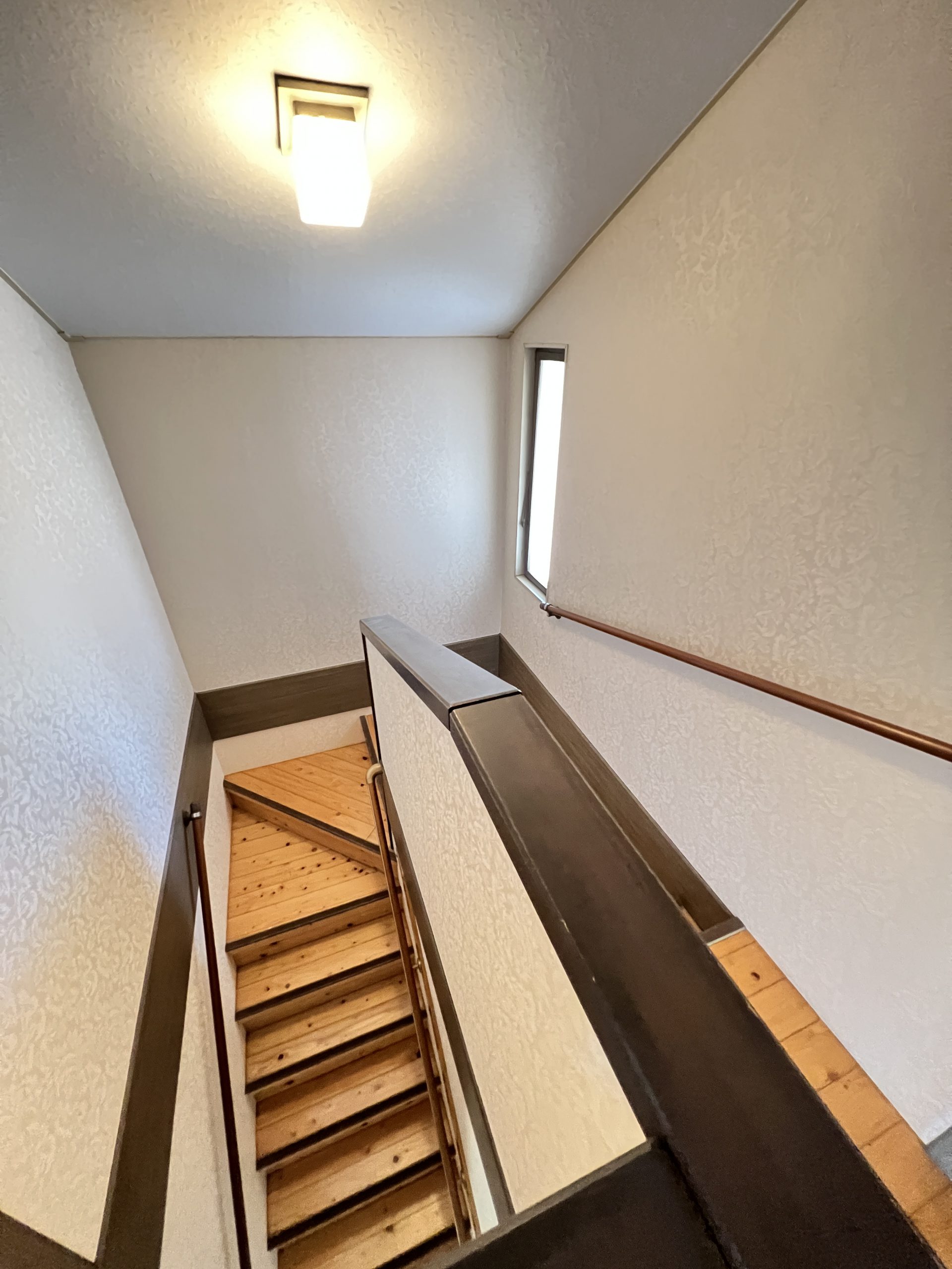 熊本市近郊東区 長嶺東５丁目 2階建 ６ＳＬＤＫ