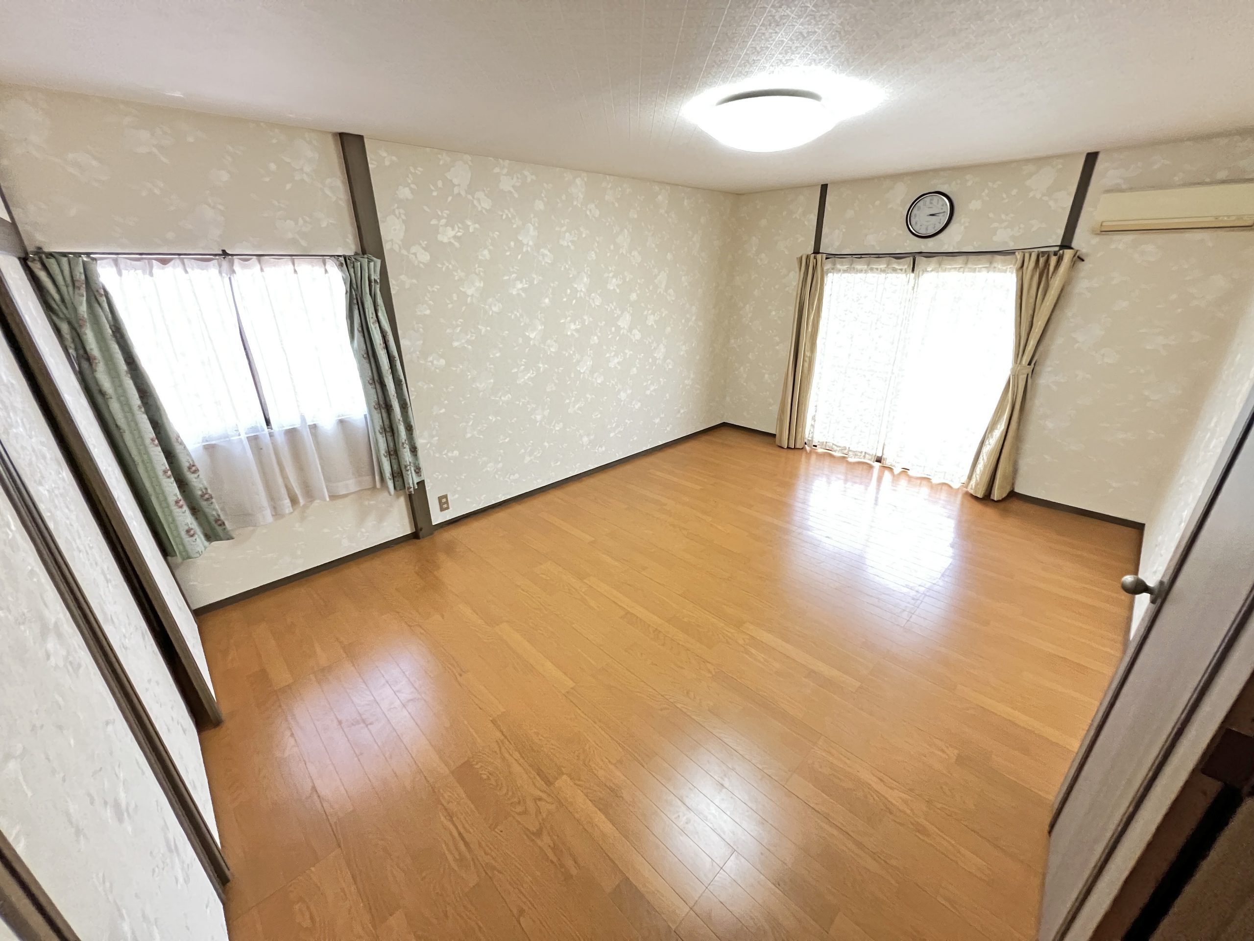 熊本市近郊東区 長嶺東５丁目 2階建 ６ＳＬＤＫ