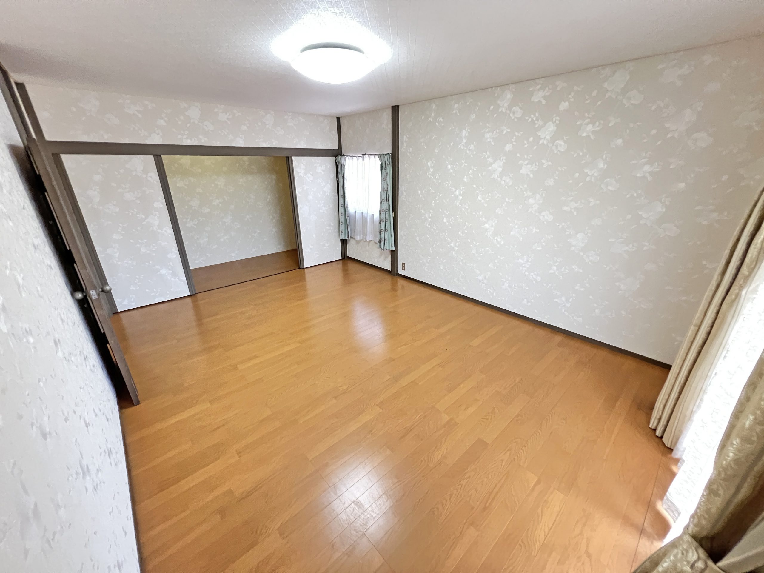 熊本市近郊東区 長嶺東５丁目 2階建 ６ＳＬＤＫ