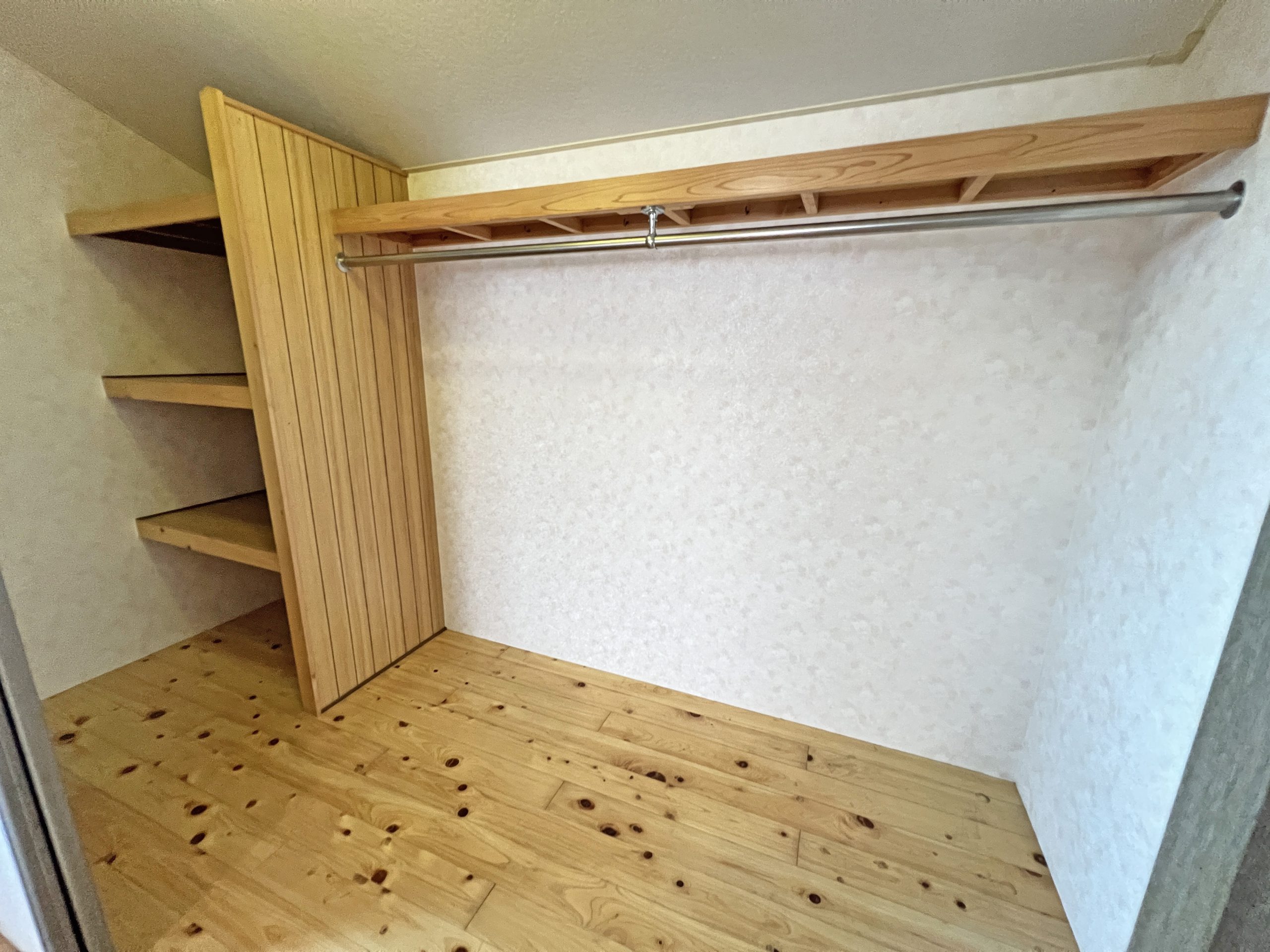 熊本市近郊東区 長嶺東５丁目 2階建 ６ＳＬＤＫ