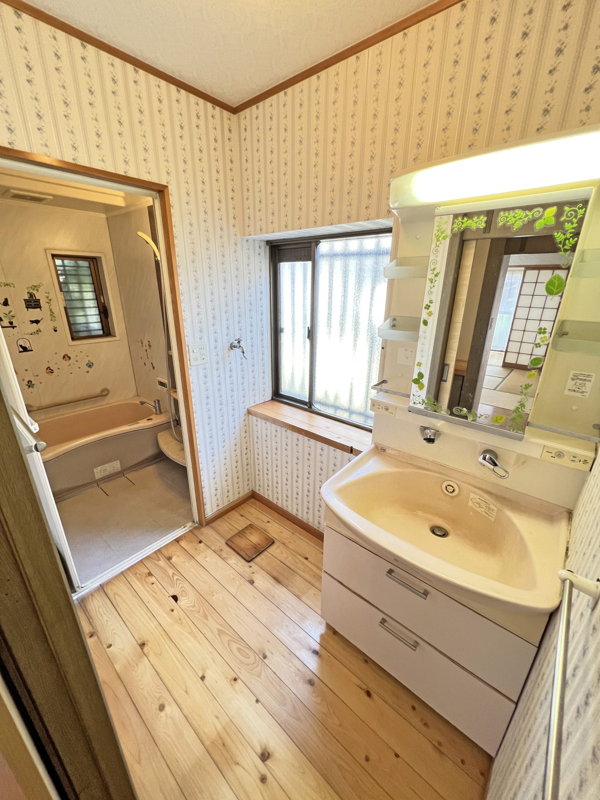 熊本市近郊東区 長嶺東５丁目 2階建 ６ＳＬＤＫ